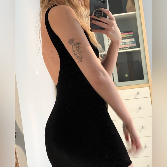 Open Back Velvet Bodycon Dress - Picture 2 of 4